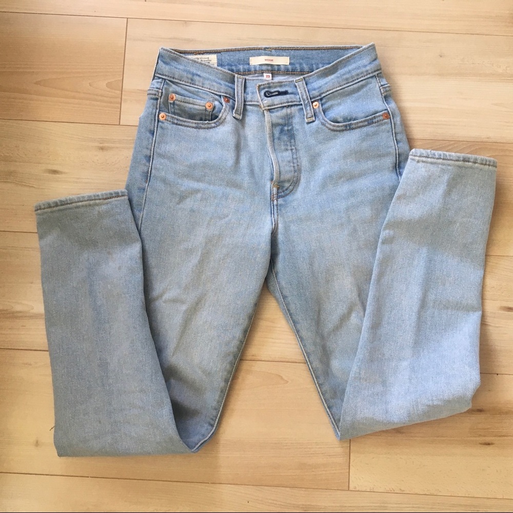 (Sold) Levi’s Wedgie Straight Washed